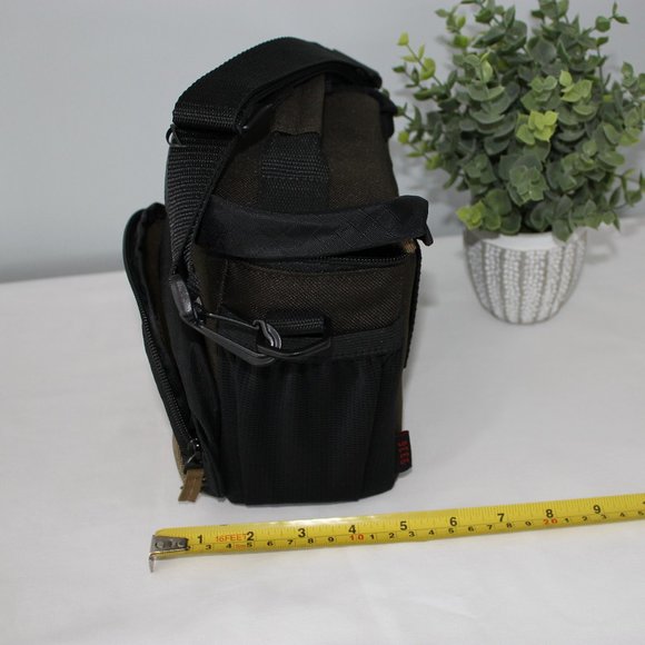Tamrac Aero Carrying Case for Camera - Picture 10 of 12